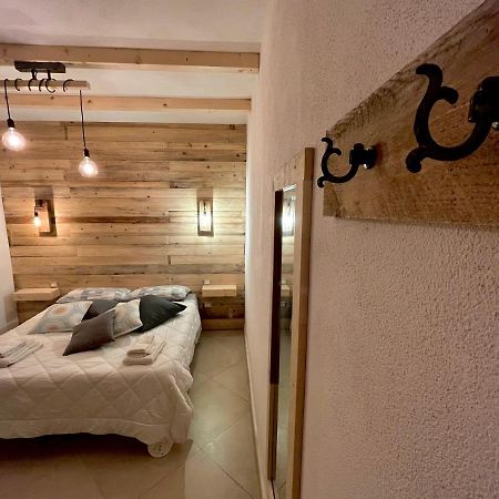 Iknos Guest House Ольбія Екстер'єр фото