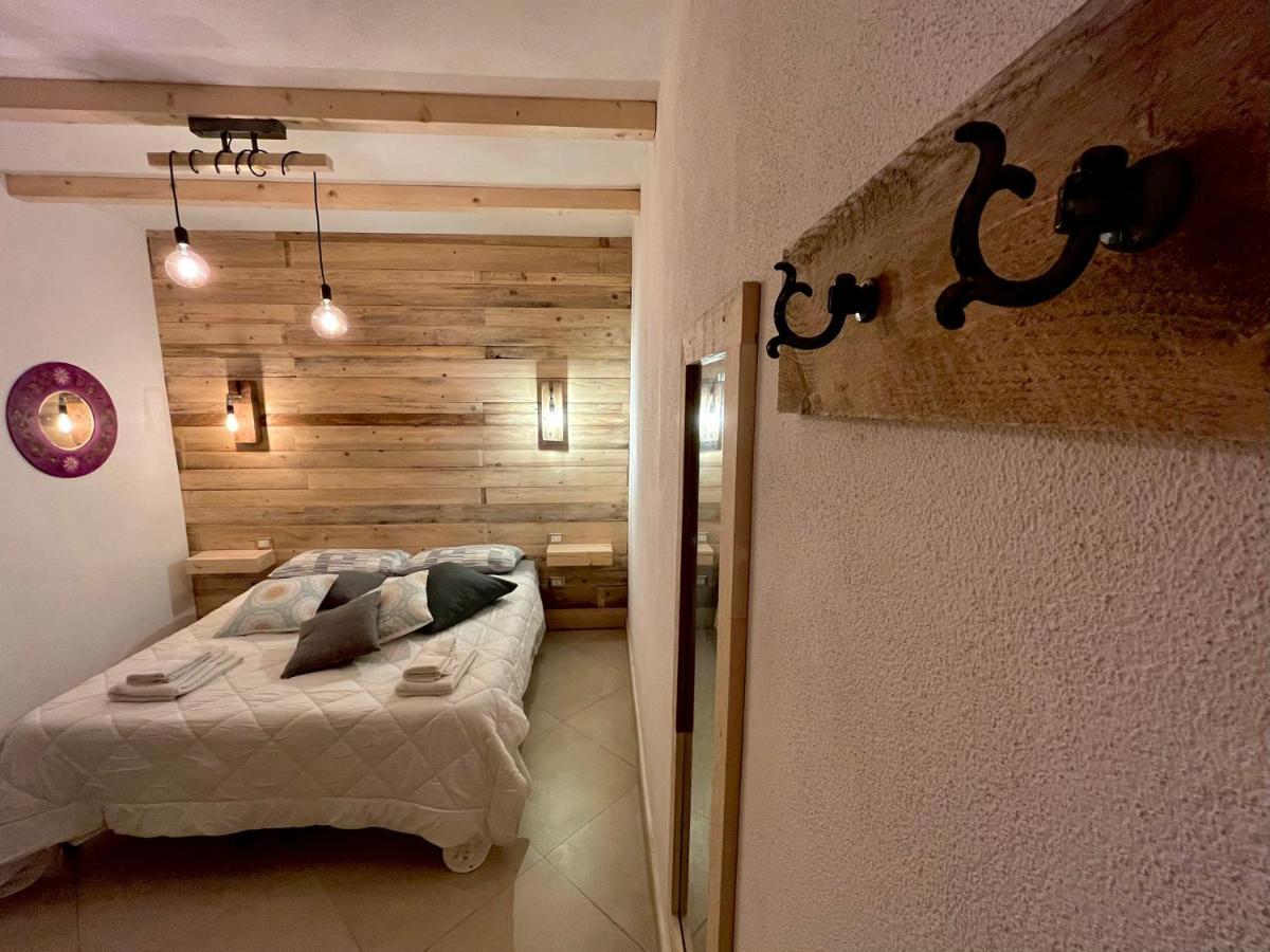 Iknos Guest House Ольбія Екстер'єр фото